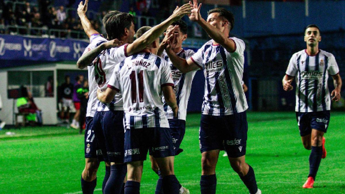 El Avilés firma su mejor partido de la temporada