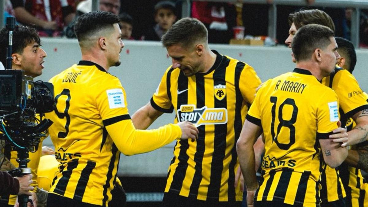 'Mendi' no aprovecha el favor de Benítez y permite que el AEK de Jovic abra brecha antes de venir a Vallecas