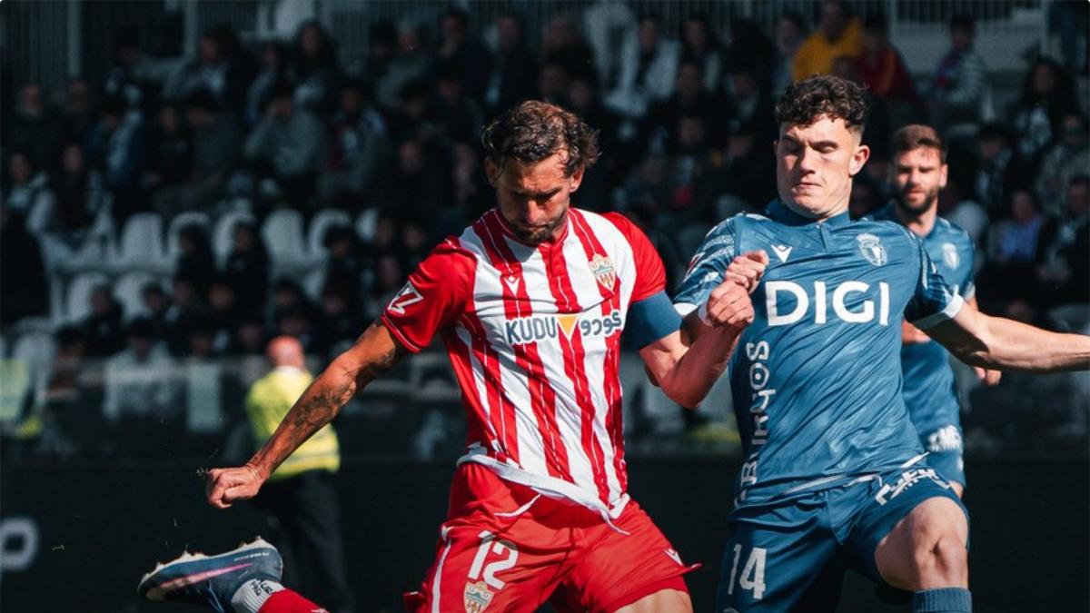 El Almería deja de depender de sí mismo para el ascenso directo