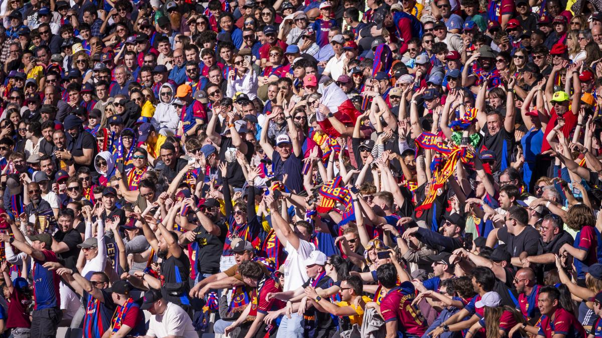 El Barça busca la remontada con el apoyo de más de 2.800 seguidores