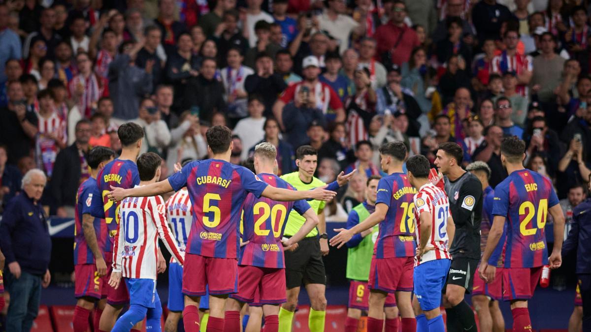El audio del VAR sobre la no roja a Gerard Martín: “El jugador del Barcelona juega la pelota de forma normal”