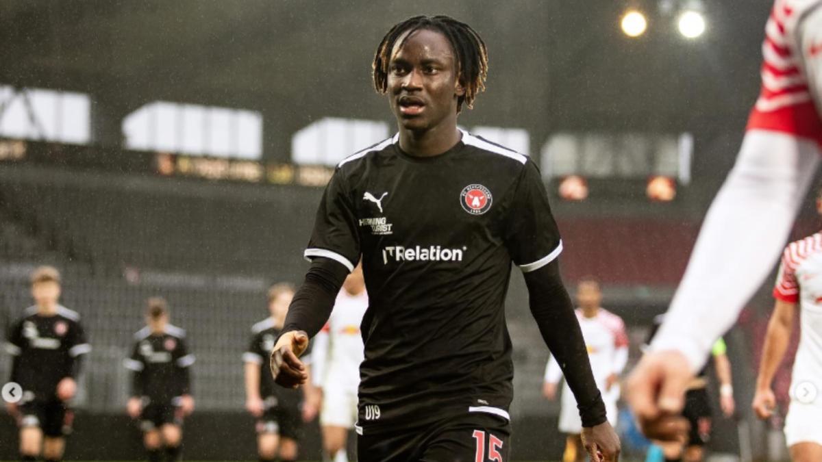 Sale del coma el jugador del Midtjylland cuya "vida corrió peligro" tras ser apuñalado