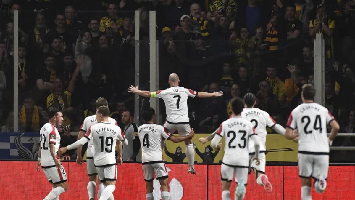 El Rayo y un favor del Estrasburgo salvan los muebles de la quinta plaza... por el momento