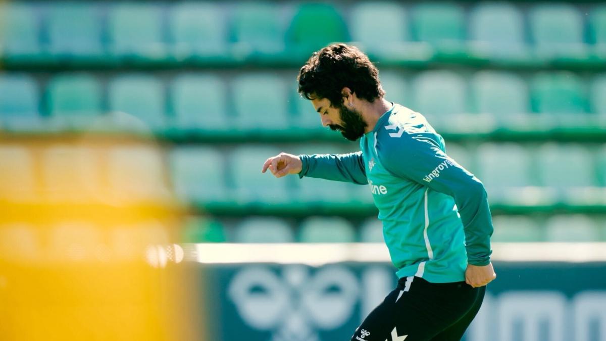 ¡Vuelve Isco! El capitán entra en la lista de Pellegrini frente al Braga