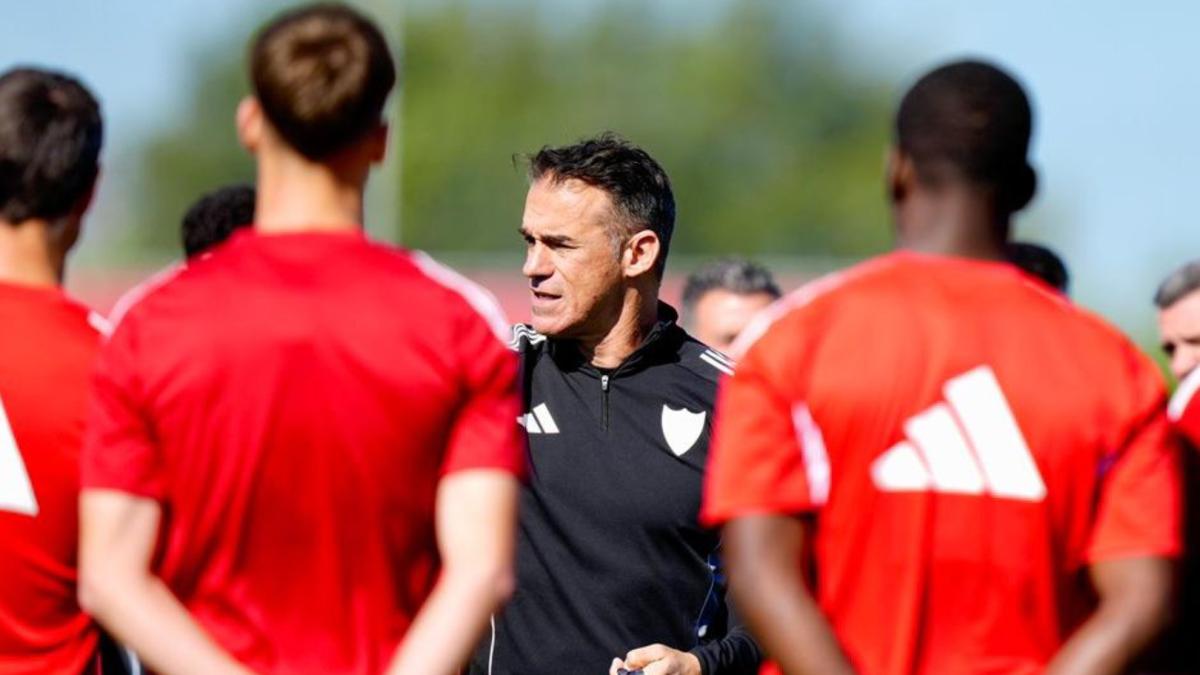 García Plaza, ante el difícil estreno en un Nervión en llamas