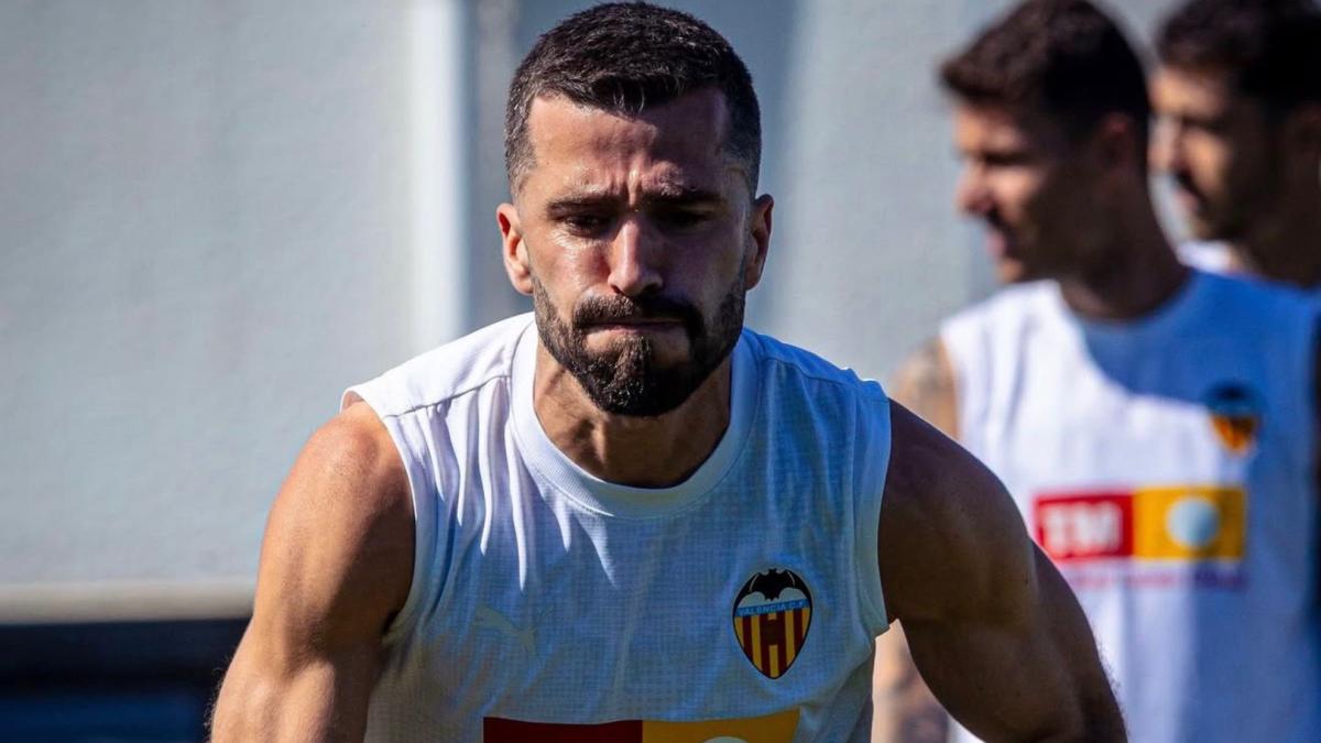 La RFEF 'pasa' del Valencia: repite el árbitro VAR que 'obvió' el pisotón sobre Gayà en Mallorca