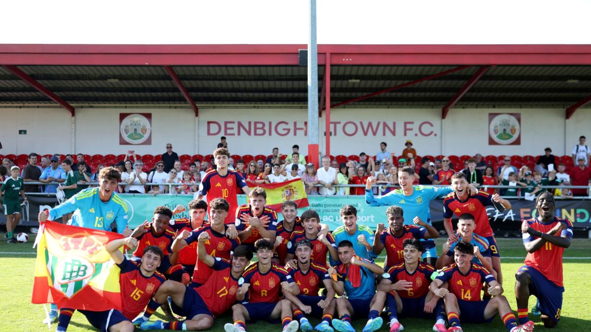 El Real Madrid homenajea a sus campeones de Europa sub 19