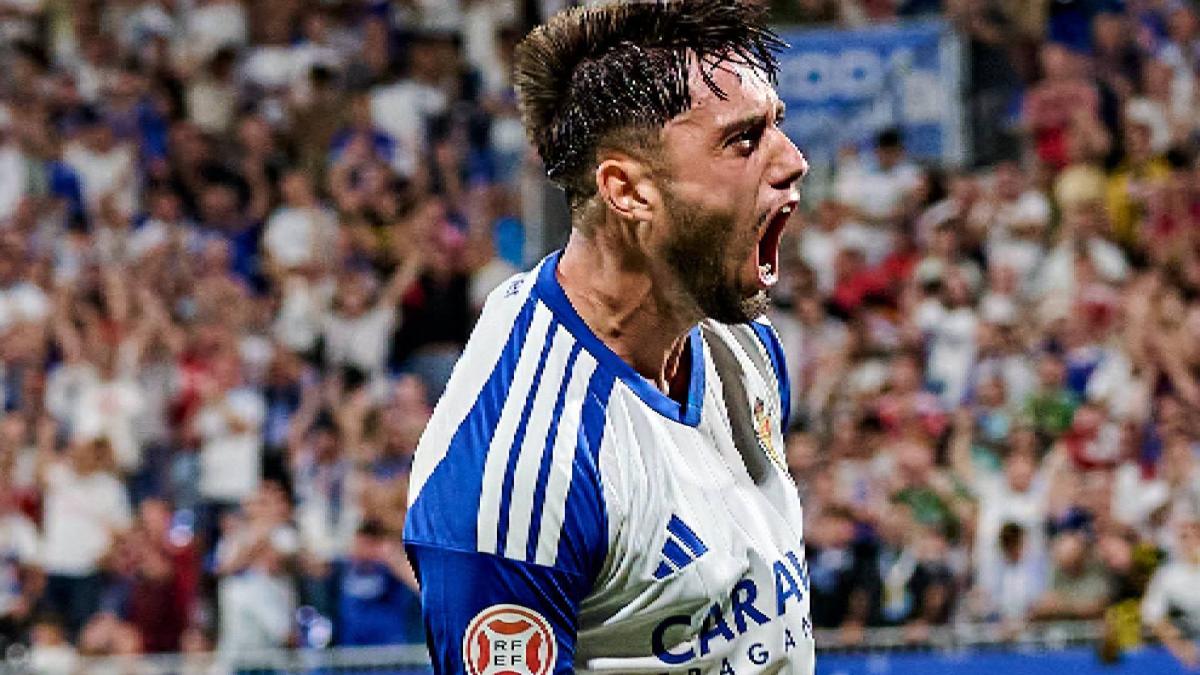 El Zaragoza se aprovecha de un Cartagena con diez para instalarse arriba