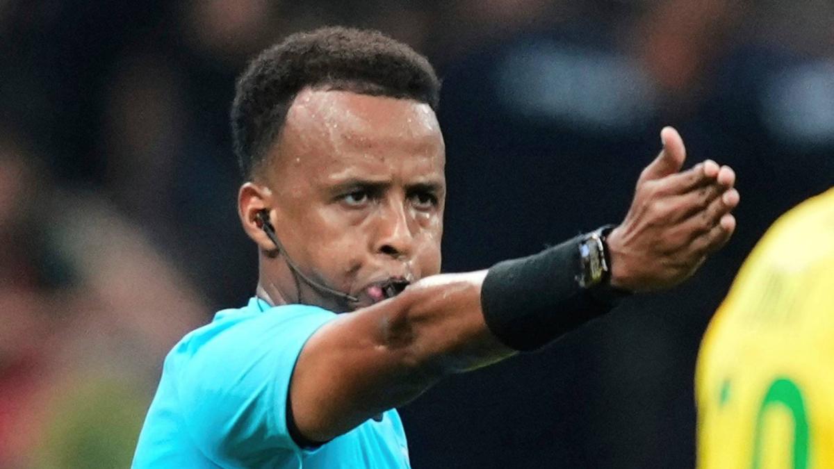 El árbitro somalí vetado del Mundial dirigirá la Supercopa de Europa