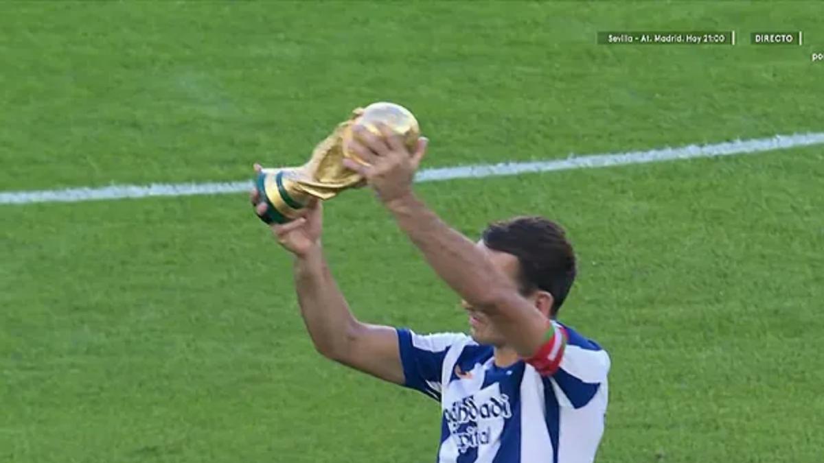 Ovación mayoritaria de Anoeta a Oyarzabal por el Mundial