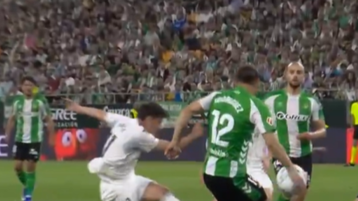 Mucha polémica en La Cartuja: ¿mano de Brahim y de Ricardo Rodríguez? ¿Falta de Antony antes del 1-1?