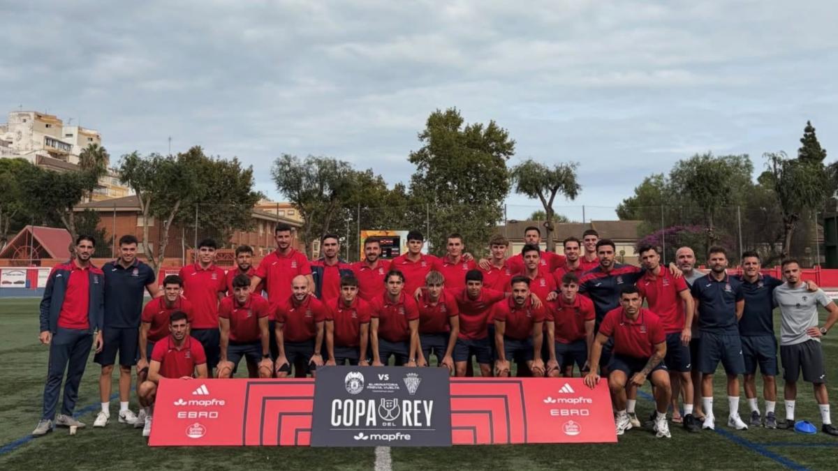 El fútbol más cruel: el Tavernes destituye a su técnico una semana antes de jugar contra el Valencia