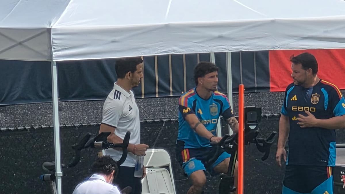 Víctor con balón, bici para Yeremy y Nico en manos de los fisios y pedales