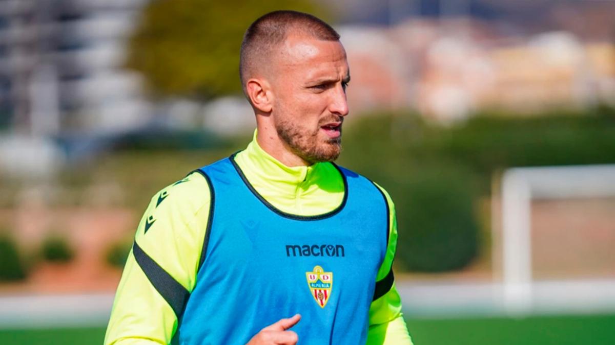 Preocupación en el Almería: Rodrigo Ely vuelve a ingresar por la artritis en su tobillo