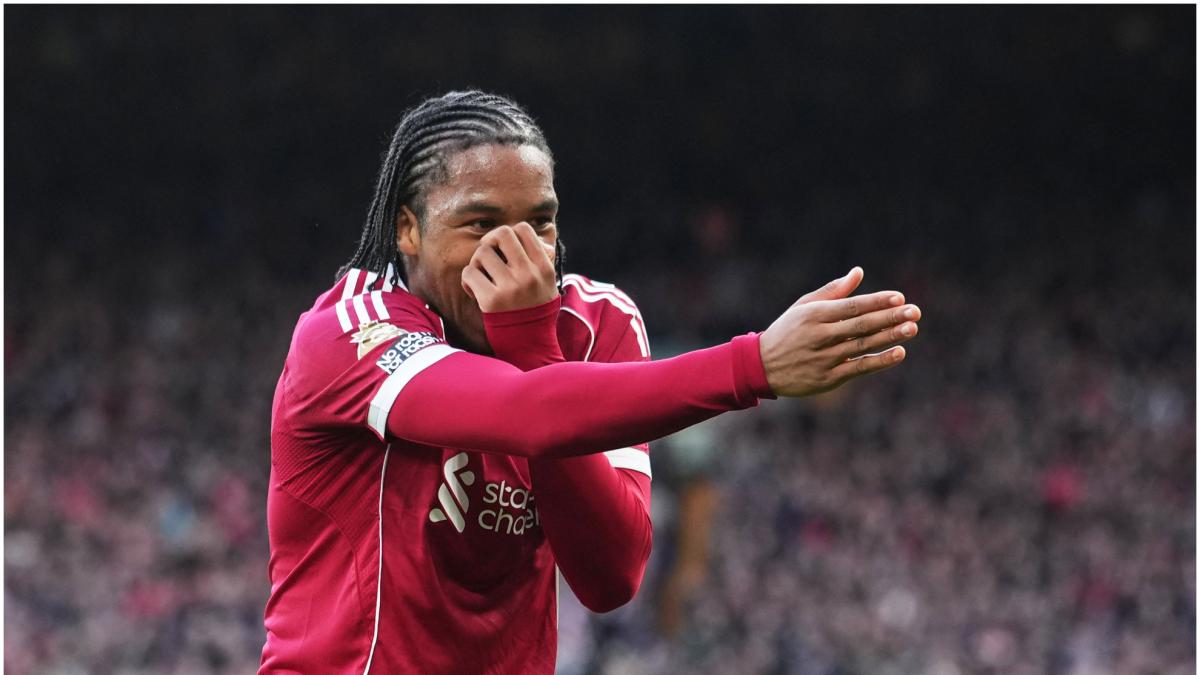 El Liverpool recupera la sonrisa gracias al juvenil Ngumoha