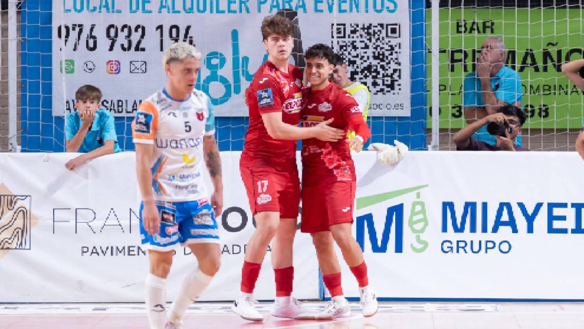 Gonzalo Santa Cruz la 'rompe' de chilena para dar tres puntos a ElPozo