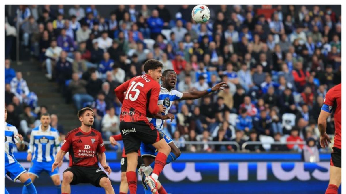 El Dépor remonta en Riazor, sigue en ascenso y condena al Mirandés