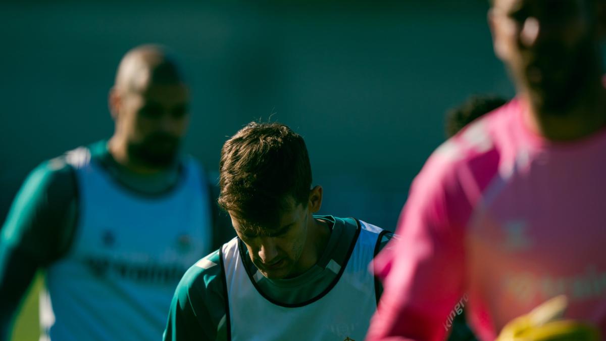 Diego Llorente sufre un esguince de tobillo y se pierde la visita al Girona