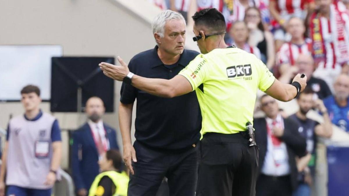 El ex árbitro del que se acordó Ortiz Arias antes del derbi: "No tuvo su mejor tarde"