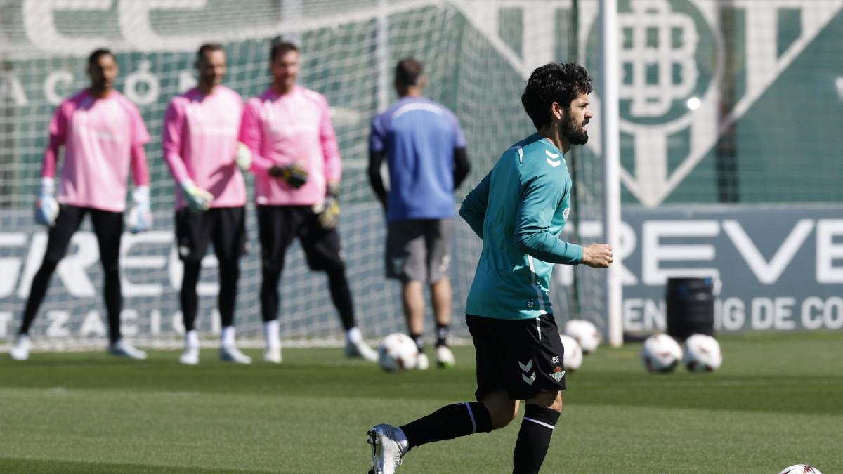 Isco capitanea la lista de convocados de Pellegrini frente al Braga