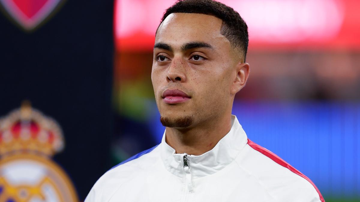 Sergiño Dest abre la puerta a un regreso al Barcelona: "Sería un sueño, encajaría bien"