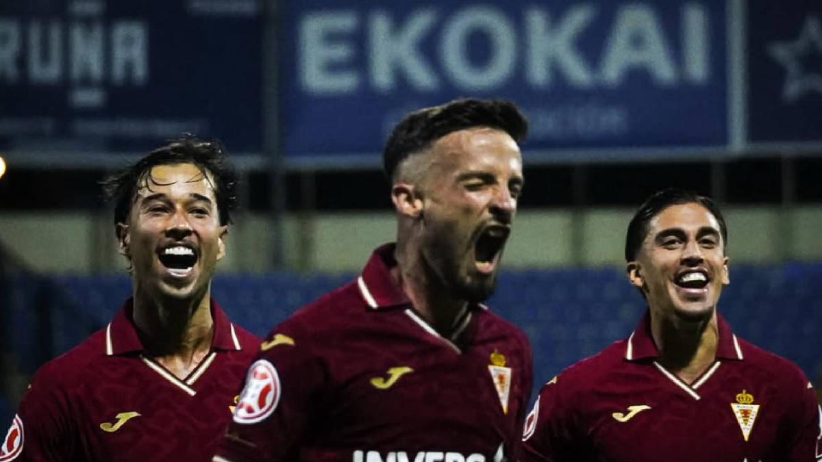 El Real Murcia viste de color grana su visita al Rico Pérez