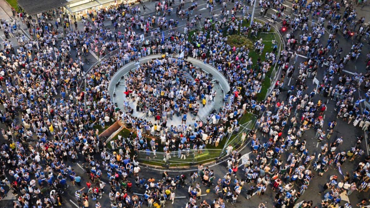 La Coruña se rinde al Dépor y la ciudad se tiñe de blanquiazul