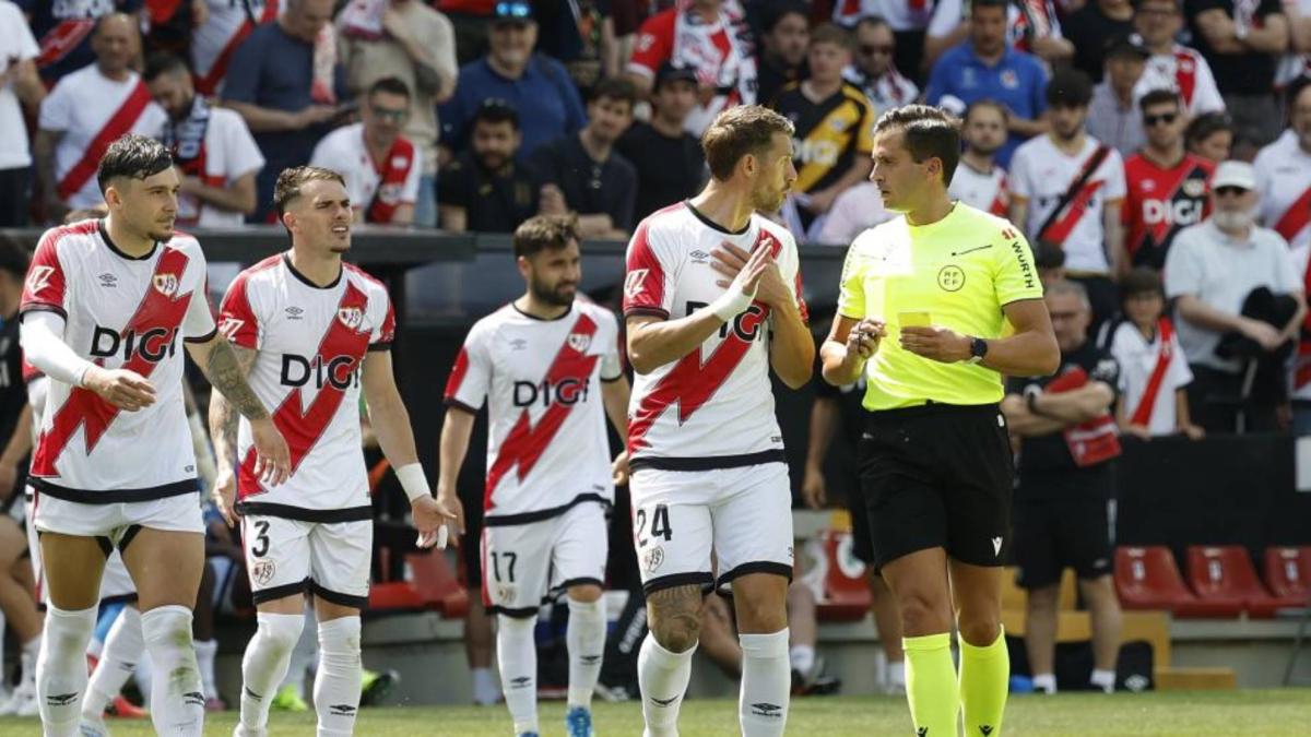 Pathé Ciss abre otro 'melón' sobre los árbitros: "¿Dan las mismas charlas a todos los equipos de LaLiga?"