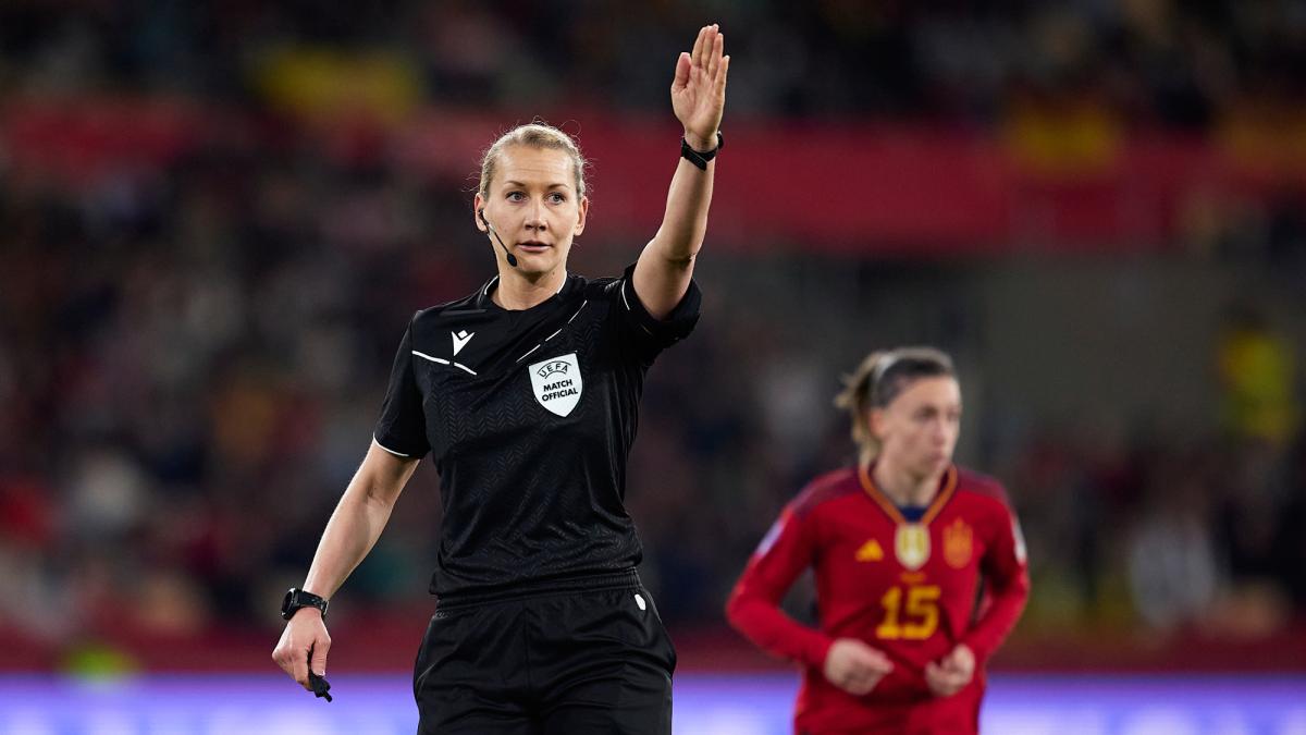Tess Olofsson, árbitra de la final de la Champions League femenina de Oslo