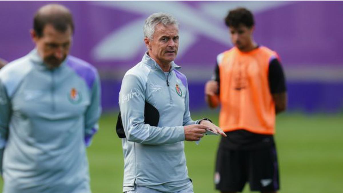 Escribá: "Latasa es un jugador maltratado por los árbitros"