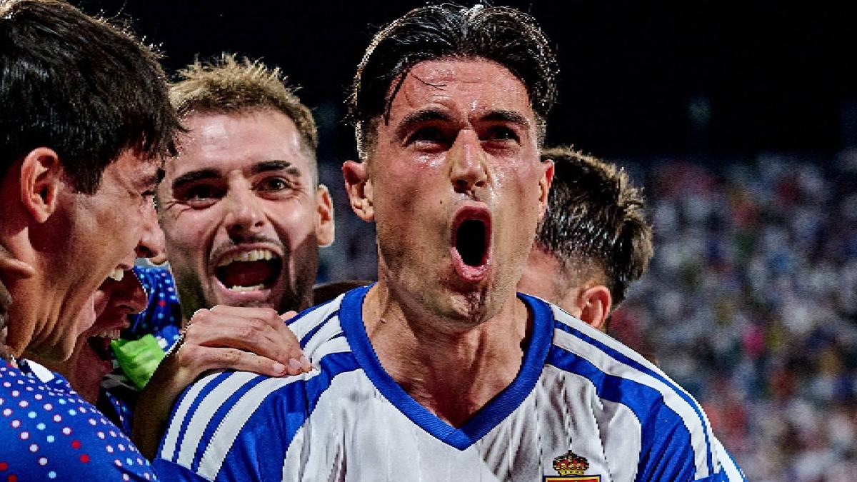 El Zaragoza remonta y golea al Teruel para ponerse líder