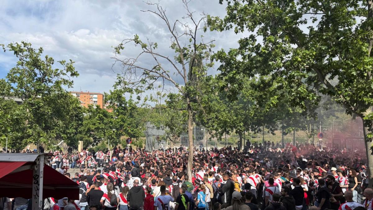 Las peñas celebran el acuerdo... pero avisan: "Esta batalla supone un avance, pero no la salvación del Rayo"