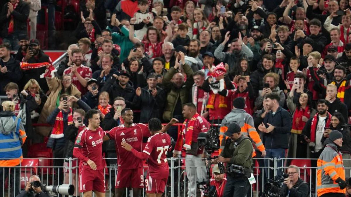 Informe UEFA: La Premier gana por goleada: la que más gasta de largo y la que más público atrae a las gradas