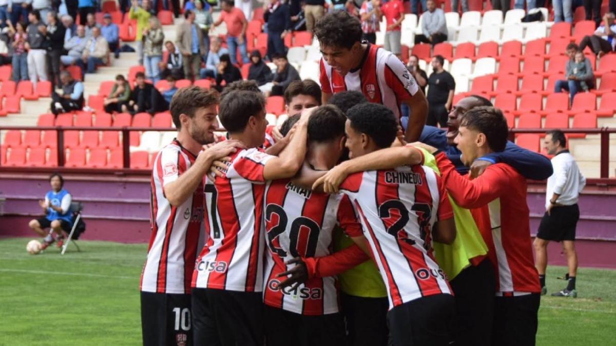 Miguelete revoluciona el partido para que la UD Logroñés siga líder