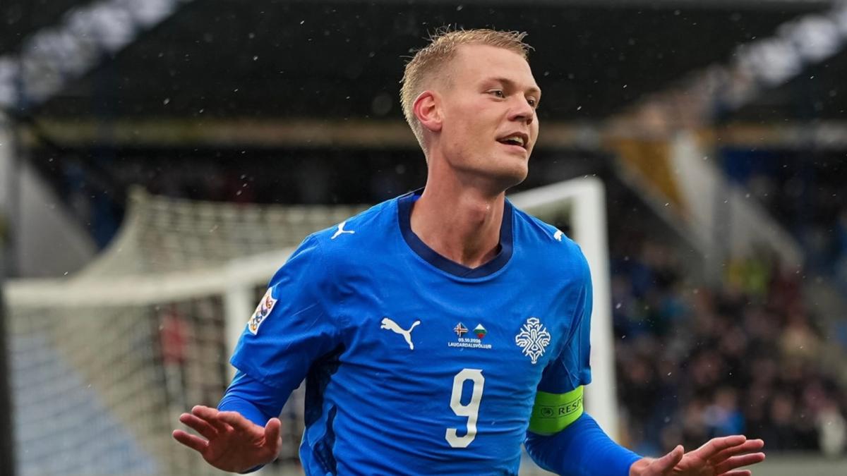 Dos goles, asistencia y un penalti fallado para Óskarsson en el triunfo de Islandia