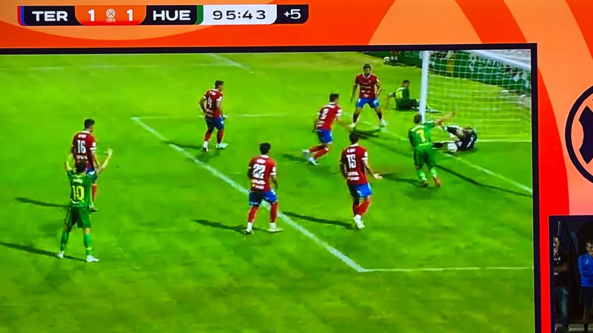 Teruel y Huesca firman un empate muy polémico