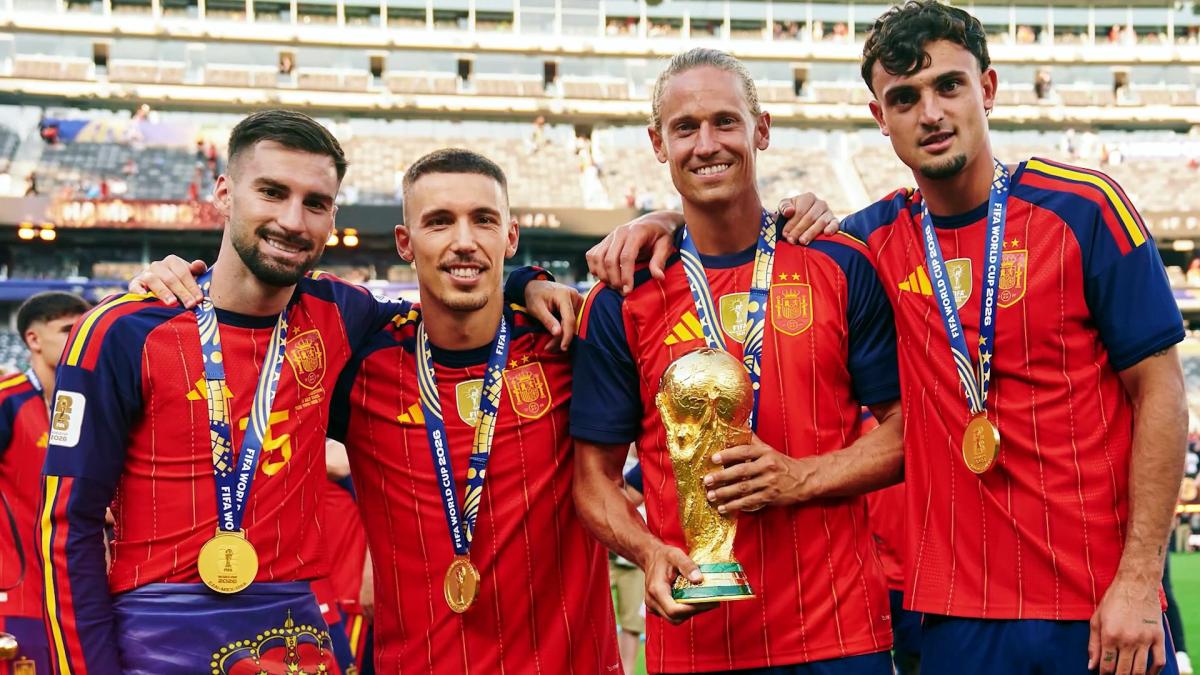 Grimaldo: "Soy un lateral ofensivo, pero con los años he aprendido a saber en qué momento tengo que defender"