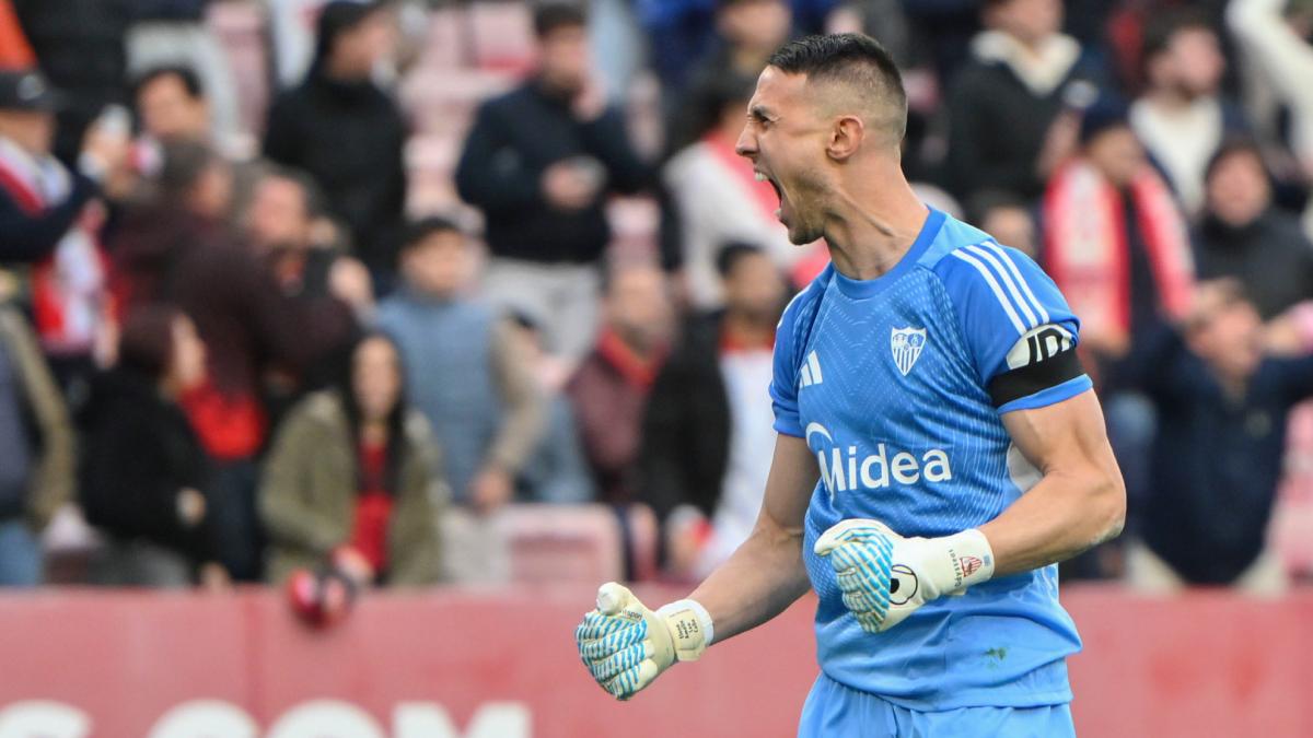 Oficial: Odysseas continuará defendiendo la portería del Sevilla
