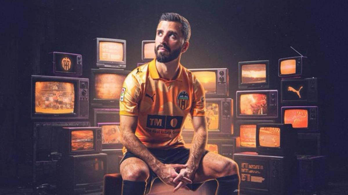 La camiseta retro del Valencia que sólo se utilizó tres veces en dos años, jamás se ganó con ella... y la 'medio apartaron'