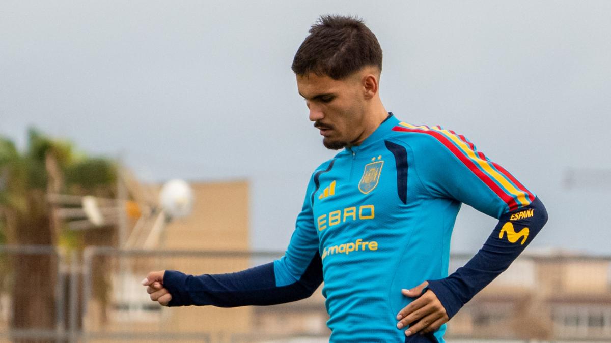 El gol de España es blanquiazul con Roberto y Chupete