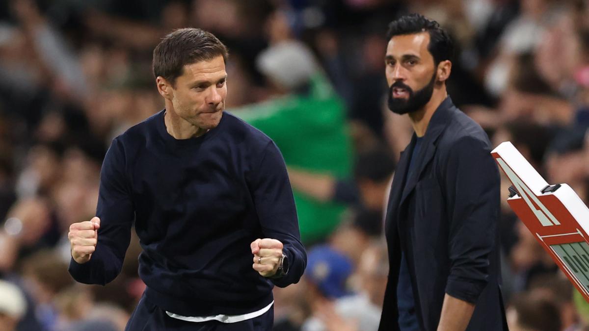 Las imágenes del reencuentro Arbeloa-Xabi: abrazos, celebraciones de gol...